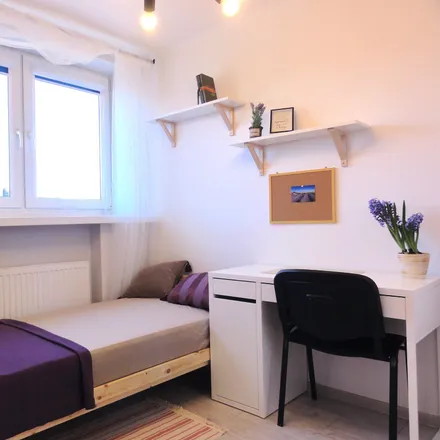 Rent this 2 bed room on Pomorska 140b in 91-404 Łódź, Poland