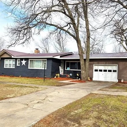 Buy this 3 bed house on 837 Walnut Street in Chetopa, Labette County