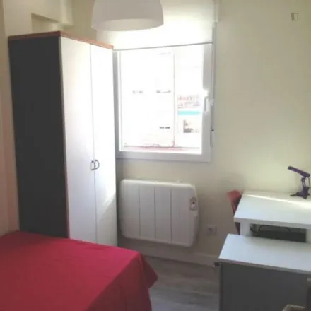 Rent this 4 bed room on Madrid in ONCE, Calle Alicante