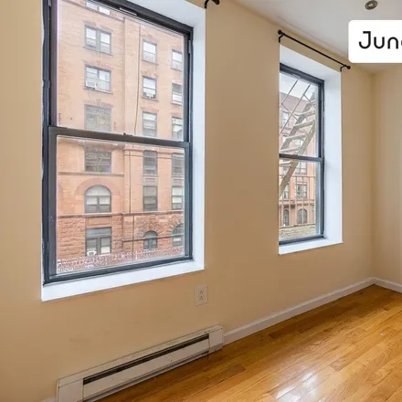 Image 2 - 342 Manhattan Avenue - Room for rent