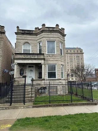 Buy this 6 bed house on 3820 West Monroe Street in Chicago, IL 60624