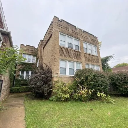 Buy this 5 bed house on 7948 South Ridgeland Avenue in Chicago, IL 60617