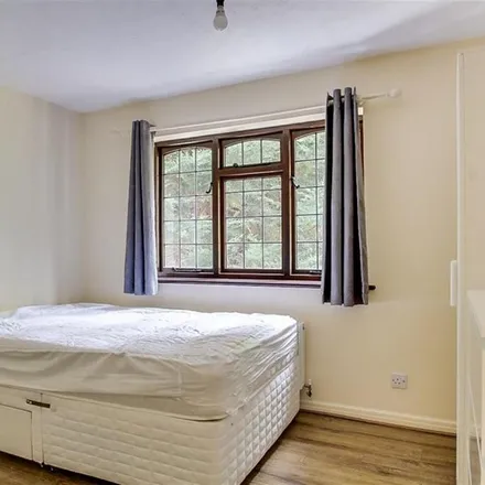Rent this 1 bed room on 22 Ryhill Way in Reading, RG6 4AZ