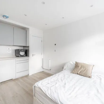 Image 2 - Spencer Road, Strand-on-the-Green, London, W4 3SL, United Kingdom - Apartment for rent