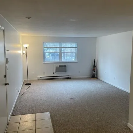 Image 2 - 96 Richardson Road, Chelmsford, MA 01863, USA - Apartment for rent