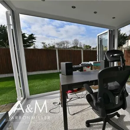 Image 5 - Purley Close, London, IG5 0TP, United Kingdom - House for sale