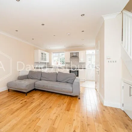 Rent this 3 bed room on Umfreville Road in London, N4 1SB