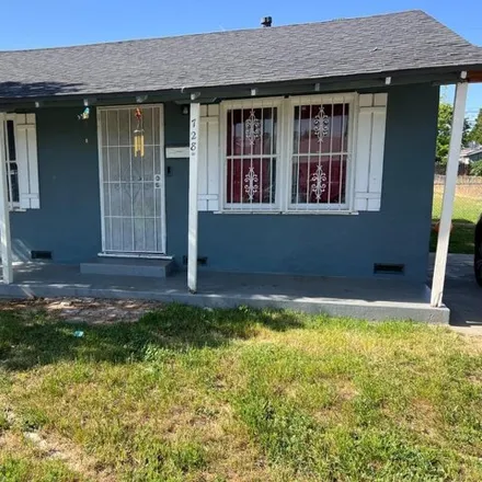Buy this 2 bed house on 754 West University Avenue in Fresno, CA 93705