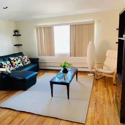 Rent this 3 bed house on 2909 Gunther Avenue in New York, NY 10469