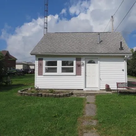 Buy this studio house on 49 East Whitney Avenue in Shelby, OH 44875