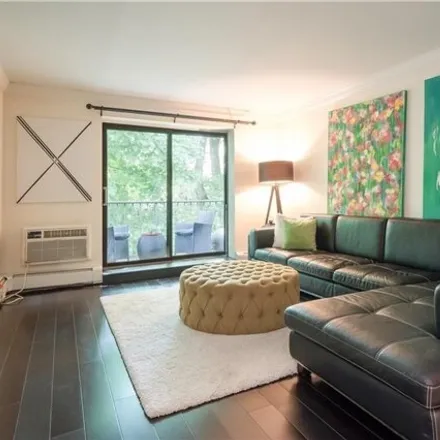 Buy this studio apartment on 19 Oak Avenue in Village of Tuckahoe, NY 10708
