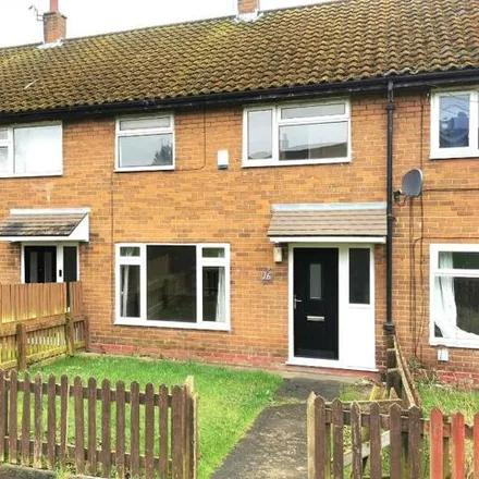 Buy this 3 bed townhouse on Westmorland Close in Leyland, PR25 1BA