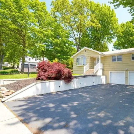 Buy this 3 bed house on 2 Mader Place in Park Ridge, Bergen County