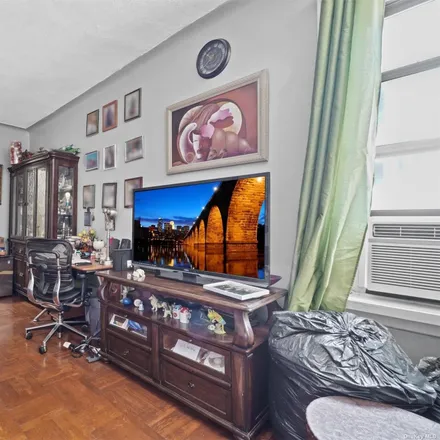 Image 3 - 1711 Davidson Avenue, New York, NY 10453, USA - Condo for sale