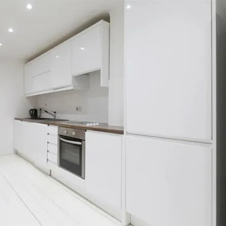 Image 3 - City View House, 455-463 Bethnal Green Road, London, E2 9QH, United Kingdom - Apartment for sale