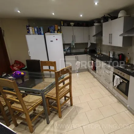 Image 3 - Cross Cliff Road, Leeds, LS6 2AX, United Kingdom - House for rent
