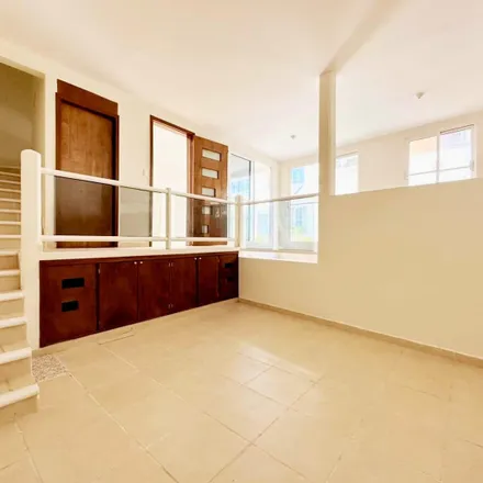 Buy this studio house on Pizza Hut in Avenida Ejército Mexicano Oriente, Primero de Mayo Sur