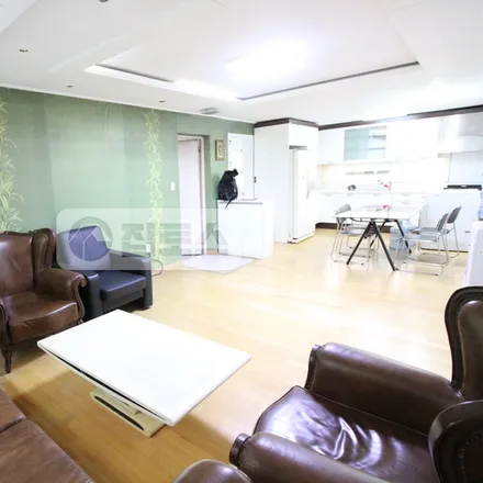 Rent this 3 bed apartment on 서울특별시 강남구 역삼동 644-13