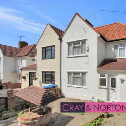 Rent this 3 bed duplex on Denning Avenue in Croydon, Great London