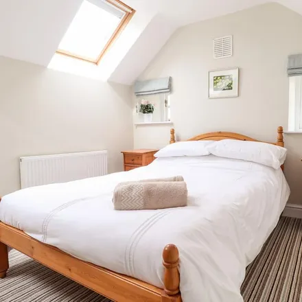 Rent this 1 bed duplex on Newport in SA42 0RH, United Kingdom