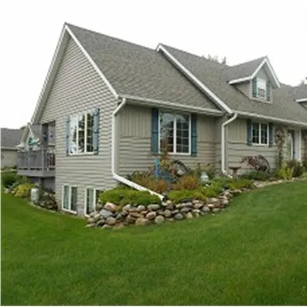 Buy this 2 bed house on 989 Briarwood Drive in Worthington, MN 56187