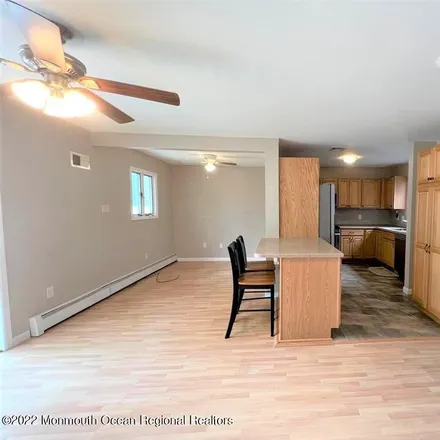 Image 5 - 425 Adolphus Street, Forked River, Lacey Township, NJ 08731, USA - Loft for sale