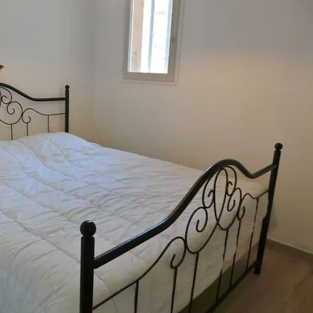 Rent this 3 bed house on 83380 Roquebrune-sur-Argens