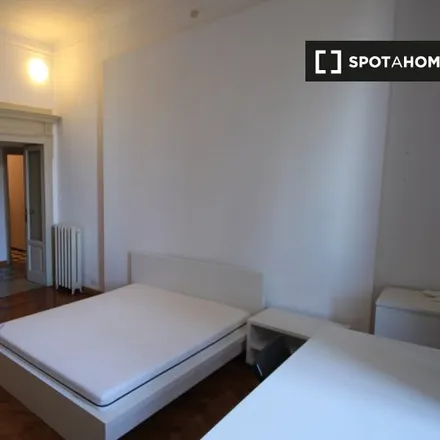 Rent this 4 bed room on KFC in Piazza Ventiquattro Maggio 4, 20136 Milan MI