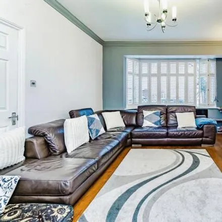 Buy this 5 bed townhouse on Melrose Avenue in London, SW16 4QY