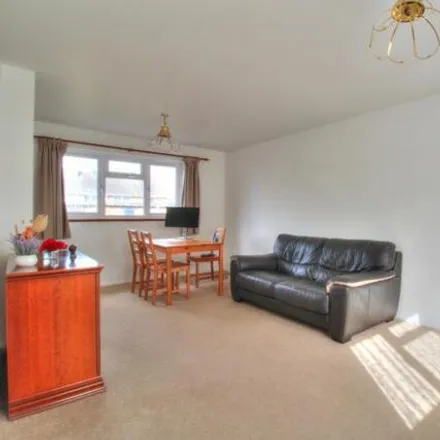 Image 3 - unnamed road, Basildon, SS16 5QD, United Kingdom - Townhouse for sale