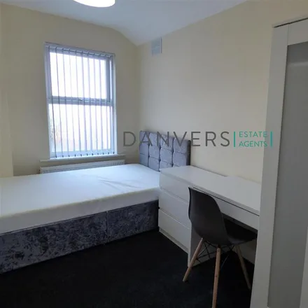 Image 7 - Warwick Street, Leicester, LE3 5HY, United Kingdom - Townhouse for rent