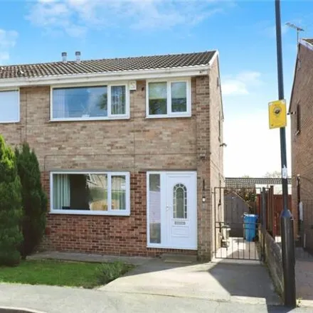 Buy this 3 bed duplex on Richmond Grove in Sheffield, S13 8UH