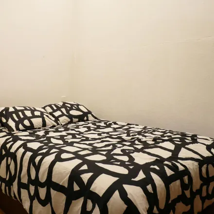Rent this 1 bed apartment on Travesía de Santiago Cordero in 28029 Madrid, Spain