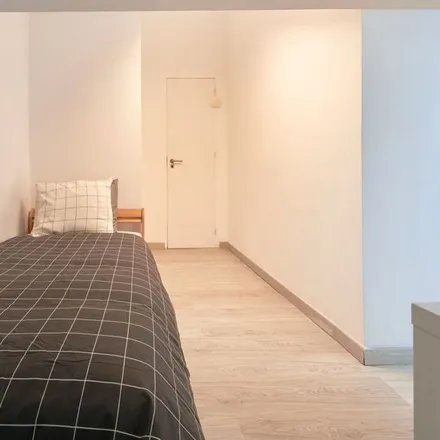 Rent this 9 bed room on Praceta Roiçadas