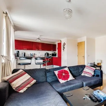 Image 3 - Eastbury Way, Swindon, SN25 2LT, United Kingdom - Apartment for sale