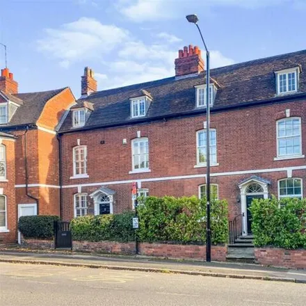 Rent this 5 bed duplex on The Royal Oak in New Street, Kenilworth
