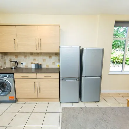 Rent this 5 bed apartment on 14 The Turnways in Leeds, LS6 3DT