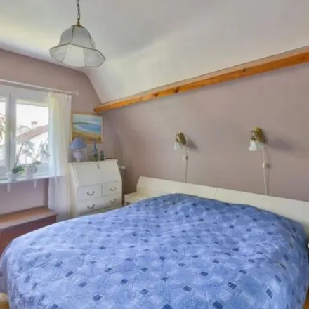 Rent this 6 bed apartment on 12 Rue de Pontoise in 78100 Saint-Germain-en-Laye, France