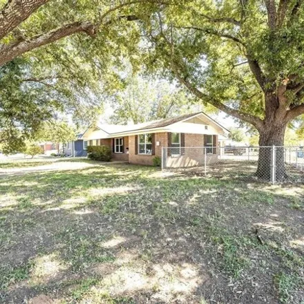 Image 3 - 1200 Beaumont Street, Jacksonville, TX 75766, USA - House for sale