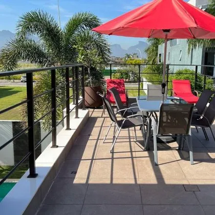 Rent this 4 bed house on Rua Vilhena de Moraes 120 in Barra da Tijuca, Rio de Janeiro - RJ