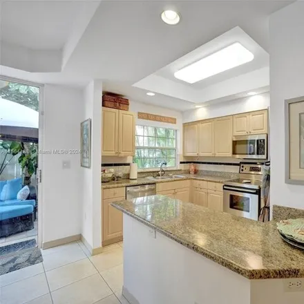 Image 9 - 1699 South Ocean Boulevard, Lauderdale-by-the-Sea, Broward County, FL 33062, USA - Townhouse for sale
