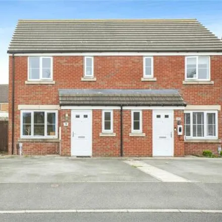 Buy this 3 bed duplex on Moorhouse Drive in Thurcroft, S66 9FA