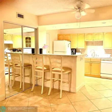 Image 6 - 2 Sunset Lane, Lauderdale-by-the-Sea, Broward County, FL 33062, USA - Condo for rent