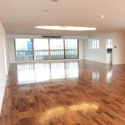 Rent this 4 bed apartment on unnamed road in Sukhumvit, Khlong Toei District