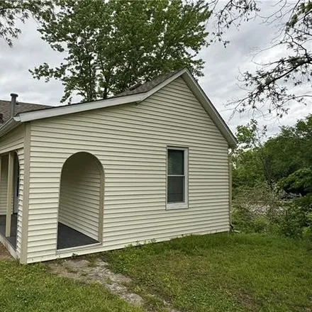 Buy this 2 bed house on MO 224 in Lexington, Lafayette County