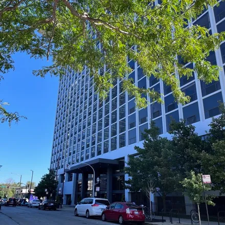 Rent this 1 bed apartment on The Boardwalk in 4343 North Clarendon Avenue, Chicago