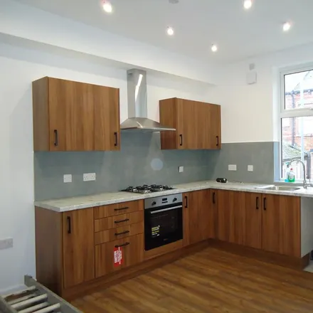 Rent this 4 bed townhouse on Belvedere Mount in Leeds, LS11 7ED