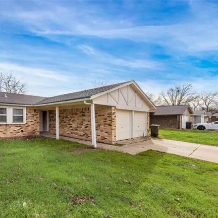 Rent this 3 bed house on 5616 Twin Oaks Drive in Haltom City, TX 76148
