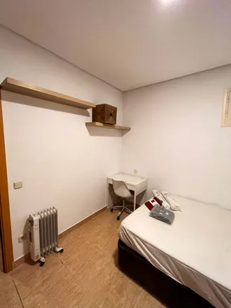 Image 3 - Calle de Campomanes, 13, 28013 Madrid, Spain - Room for rent