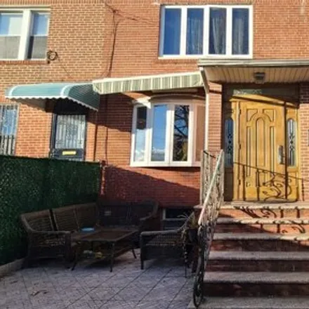 Image 3 - 105-33 62nd Drive, New York, NY 11375, USA - House for sale